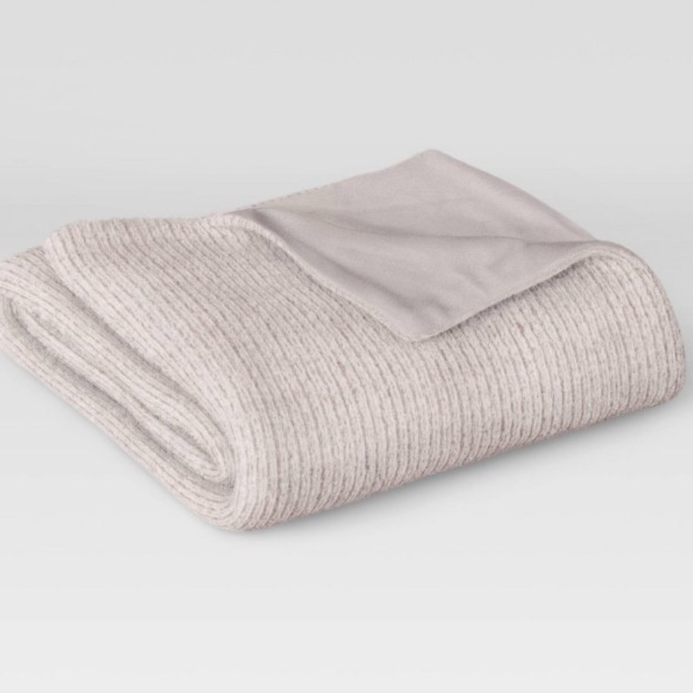 NWT! Room Essentials ribbed plush throw blanket